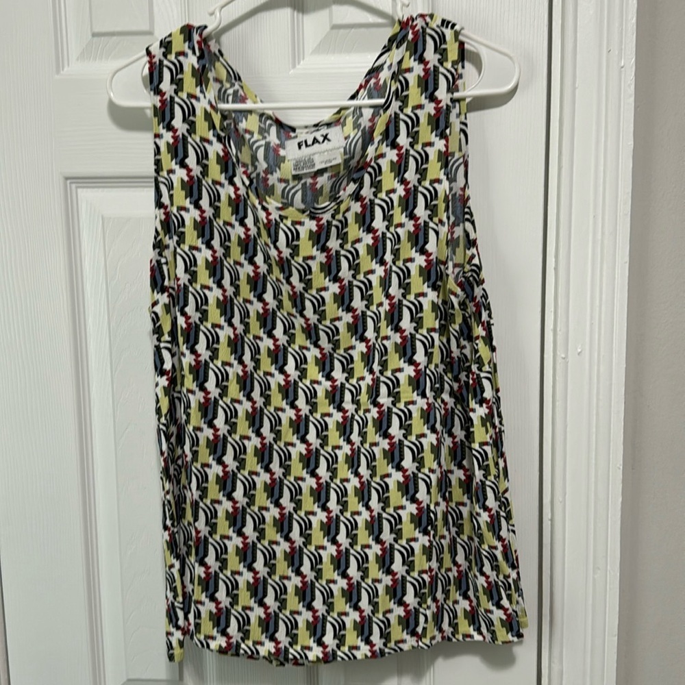 Adorable patterned top!